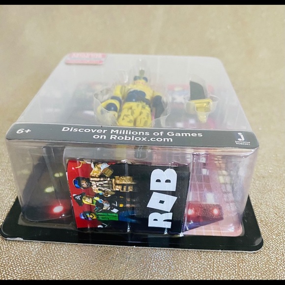 Roblox Darkenmor Bad Banana with Exclusive Code - Picture 2 of 6